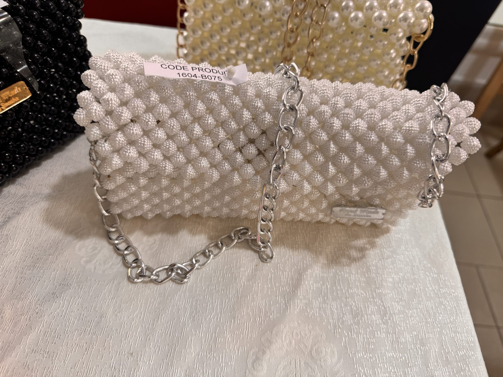 Pochette en perles nacrées