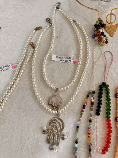 Collier de perles à main de Fatma