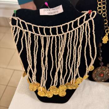 Collier plastron à franges perlées