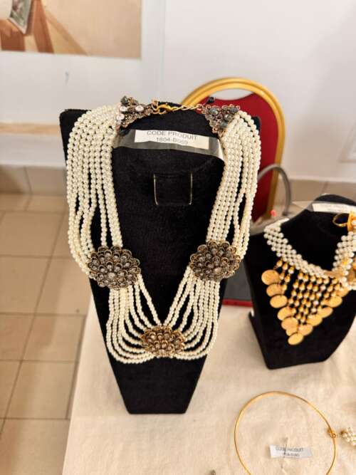 Collier torque de perles
