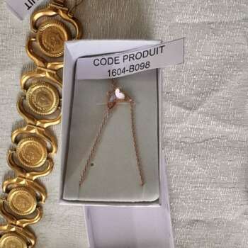 Bracelet à médailles dorées