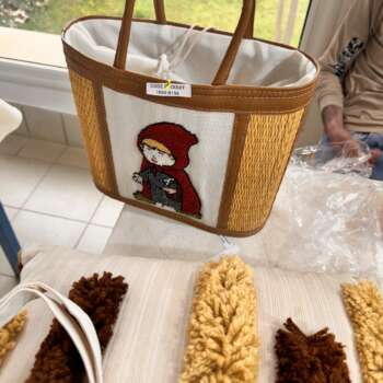 Panier en osier à motif perlé