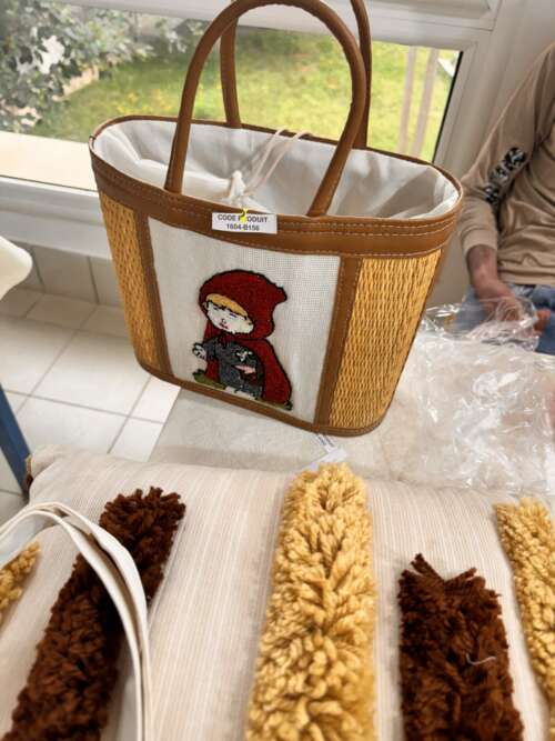 Panier en osier à motif perlé