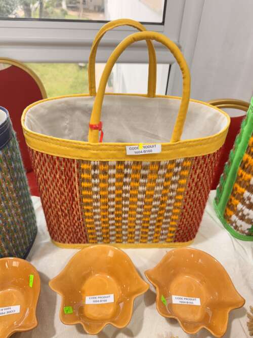 Panier tressé jaune