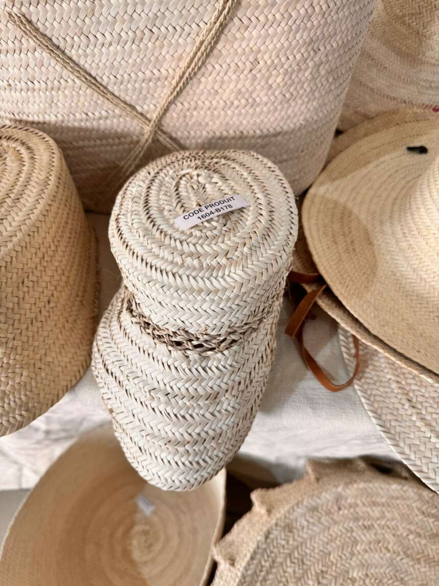 Corbeille en paille tressée