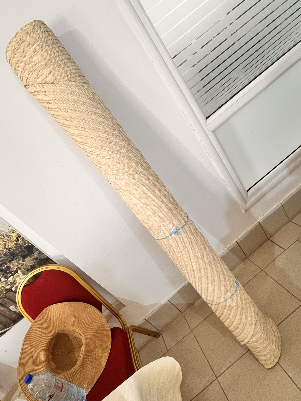 Tapis rond en paille à pompons - Image 2