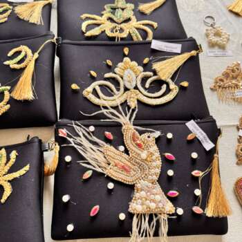 Pochette de soirée brodée motif oiseau et perles