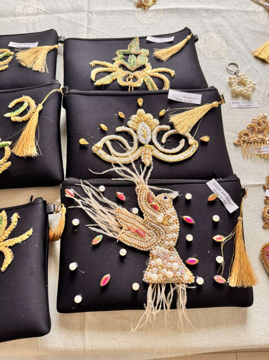 Pochette de soirée brodée motif oiseau et perles