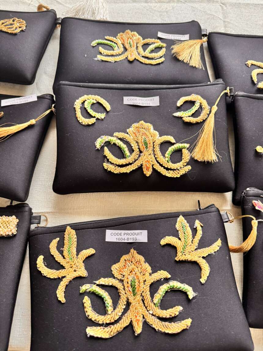 Pochette de soirée brodée motif floral doré
