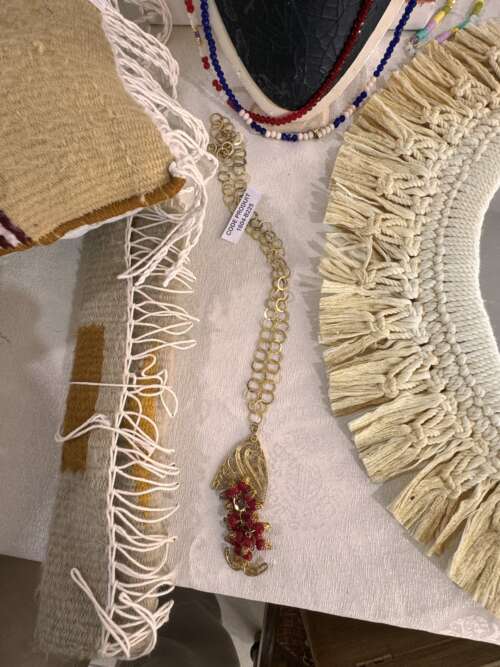 Collier long à pendentif doré