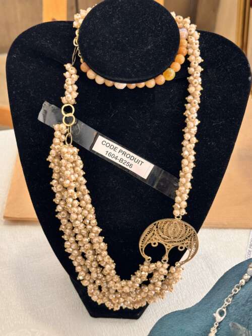 Collier multi-rangs à pendentif arbre de vie