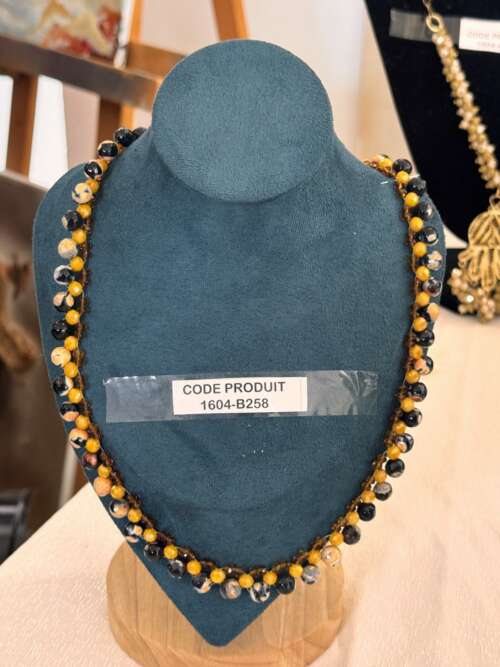 Collier de perles noir et ambre