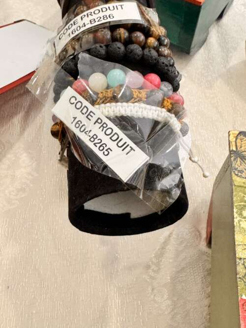 Bracelets en pierres (assortiment)