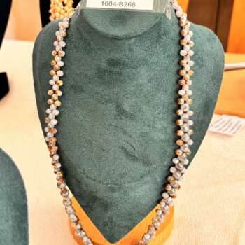 Collier de perles gris nacré