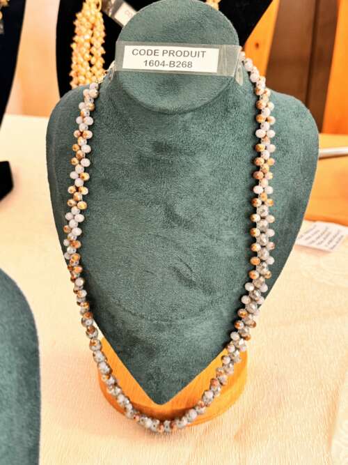 Collier de perles gris nacré