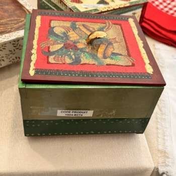 Boîte décorative en découpage