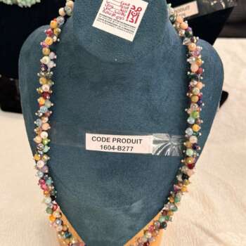 Collier long de perles multicolores