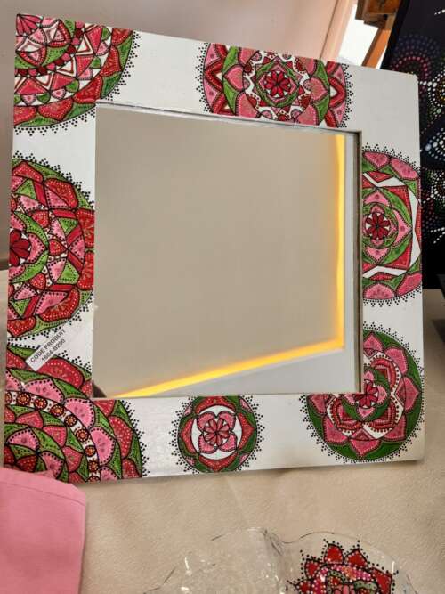 Miroir à cadre peint mandala