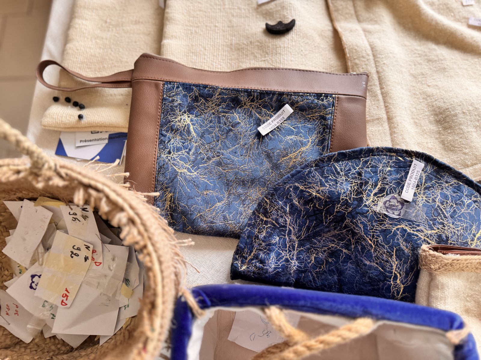 Pochette en jean et cuir