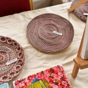 Assiettes décoratives en fibres tressées (lot)