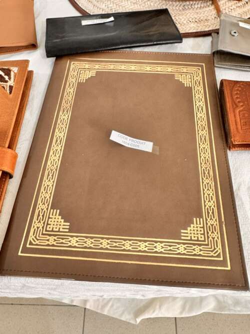 Porte-documents en cuir doré