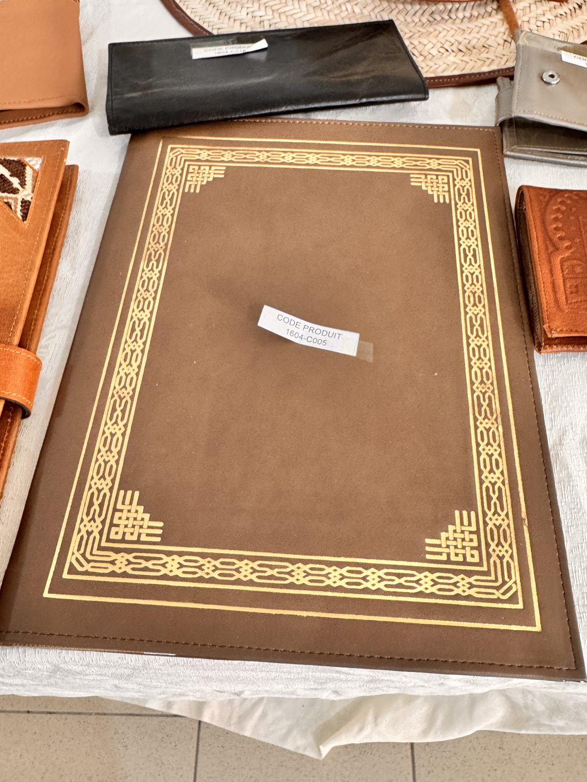 Porte-documents en cuir doré