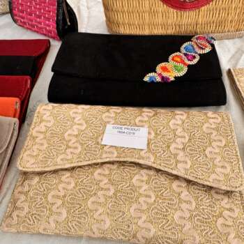 Pochette brodée