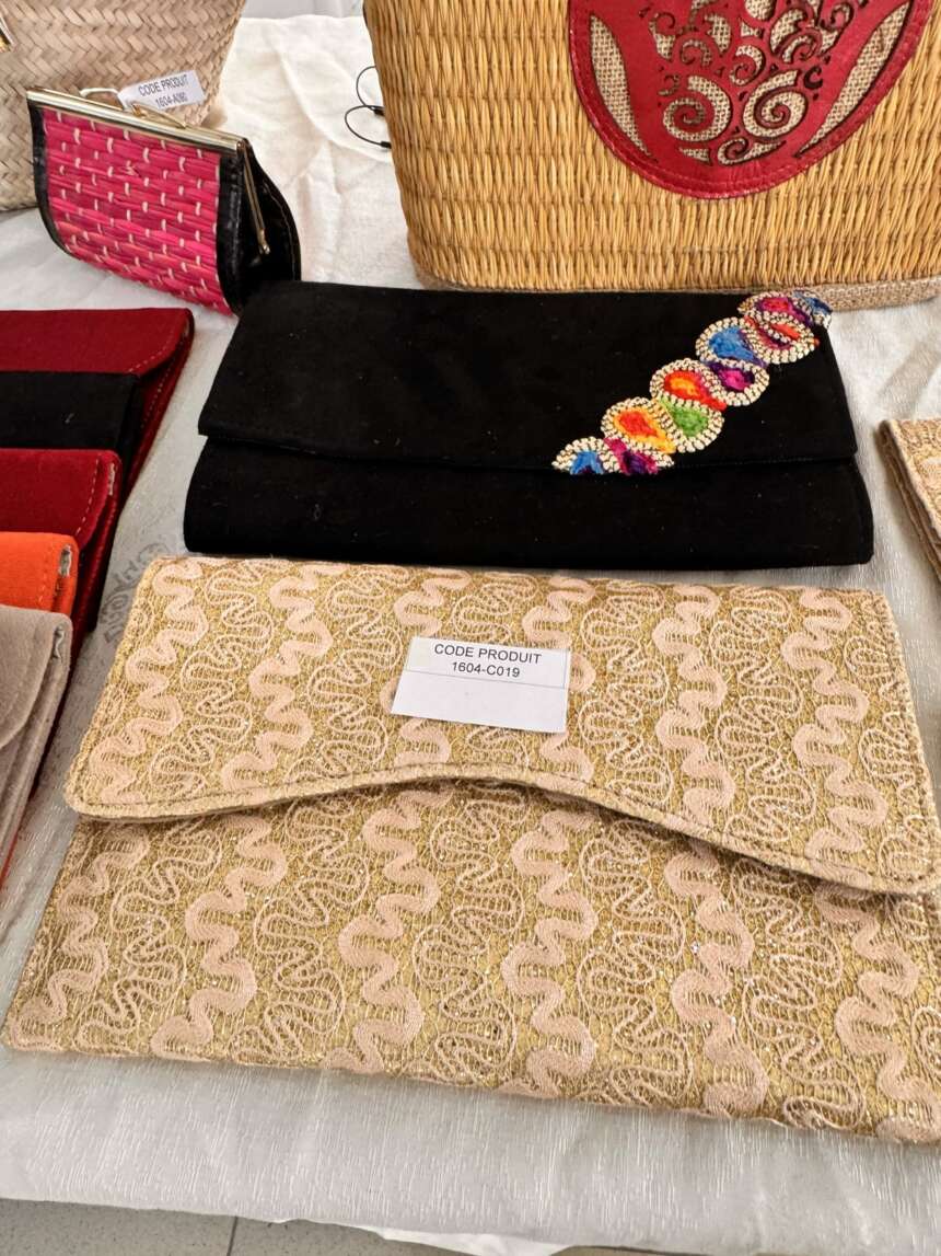 Pochette brodée