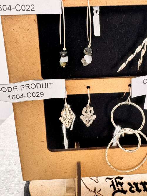 Boucles d'oreilles pendantes à pierre brute