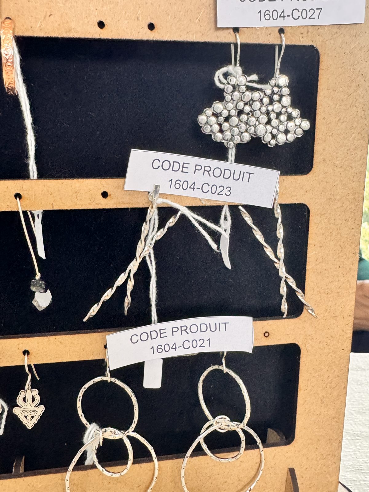 Boucles d'oreilles grappe de perles d'argent