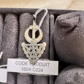 Boucles d'oreilles pendantes feuille ajourée