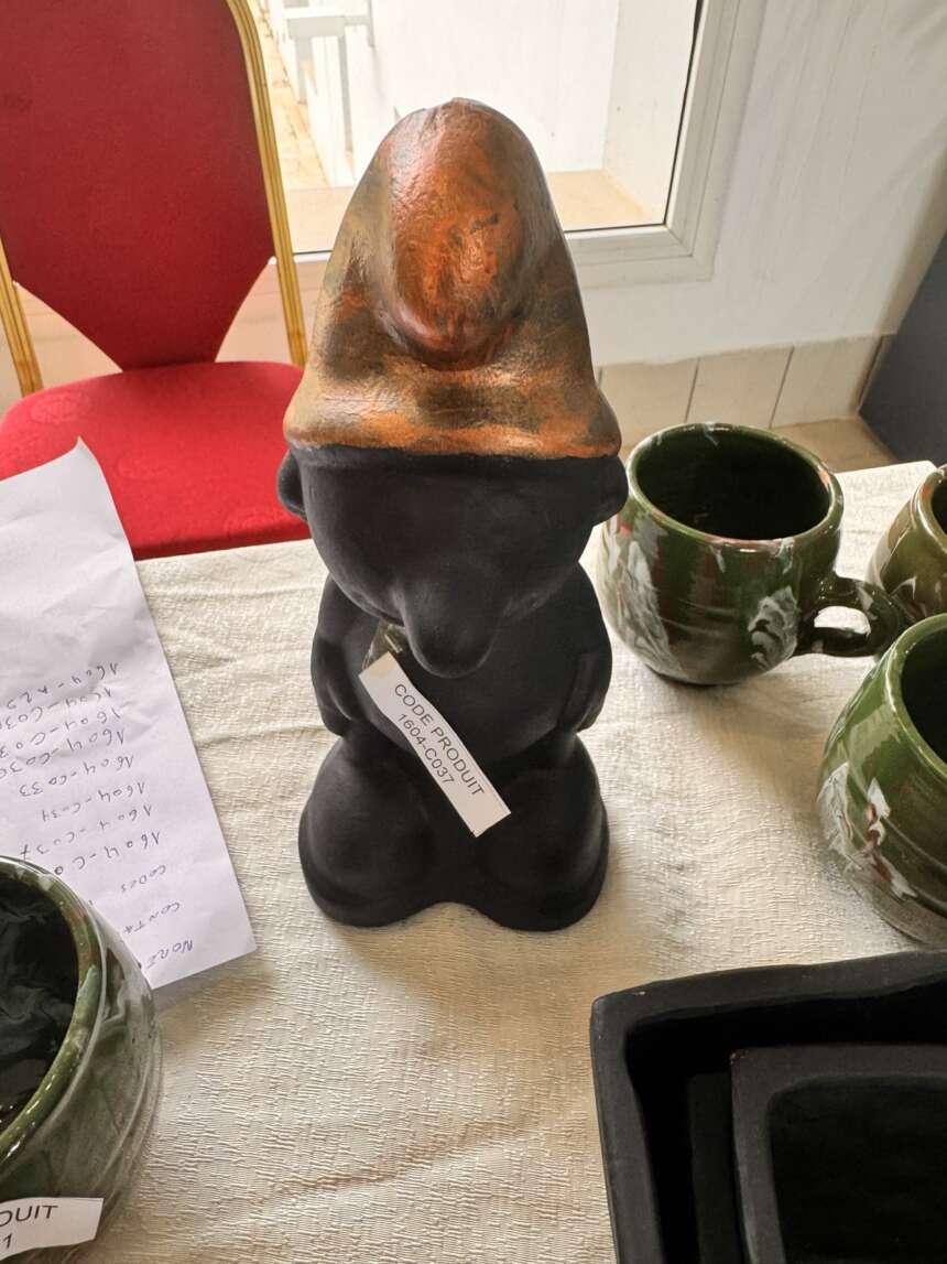 Figurine décorative en céramique noire