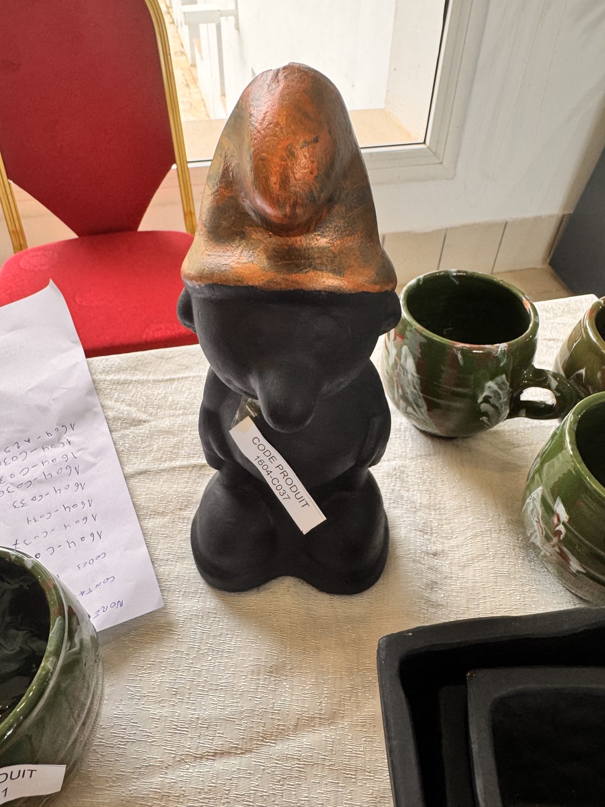 Figurine décorative en céramique noire
