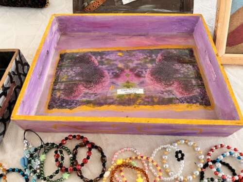 Plateau en bois peint violet