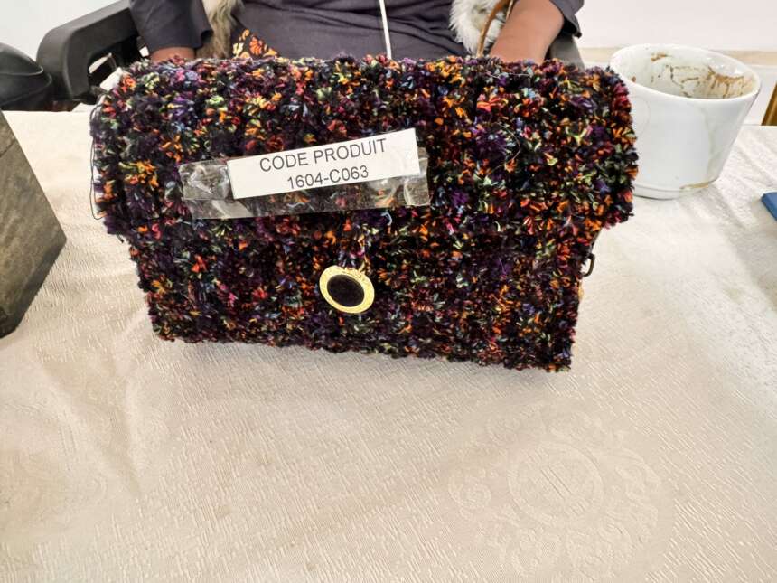 Pochette au crochet pailletée