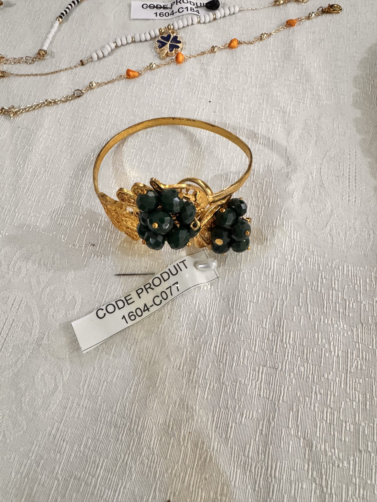 Bracelet manchette doré à perles
