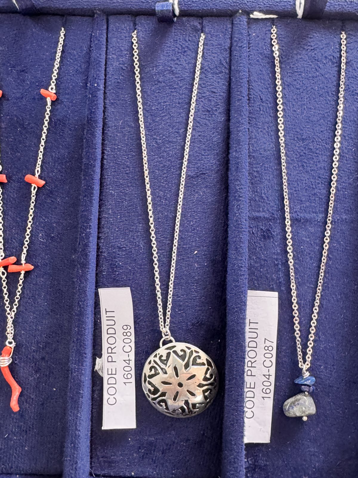 Collier long en argent à pendentif goutte ajourée - Image 2