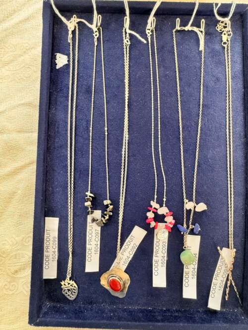 Collier en argent à pendentif cabochon et perles