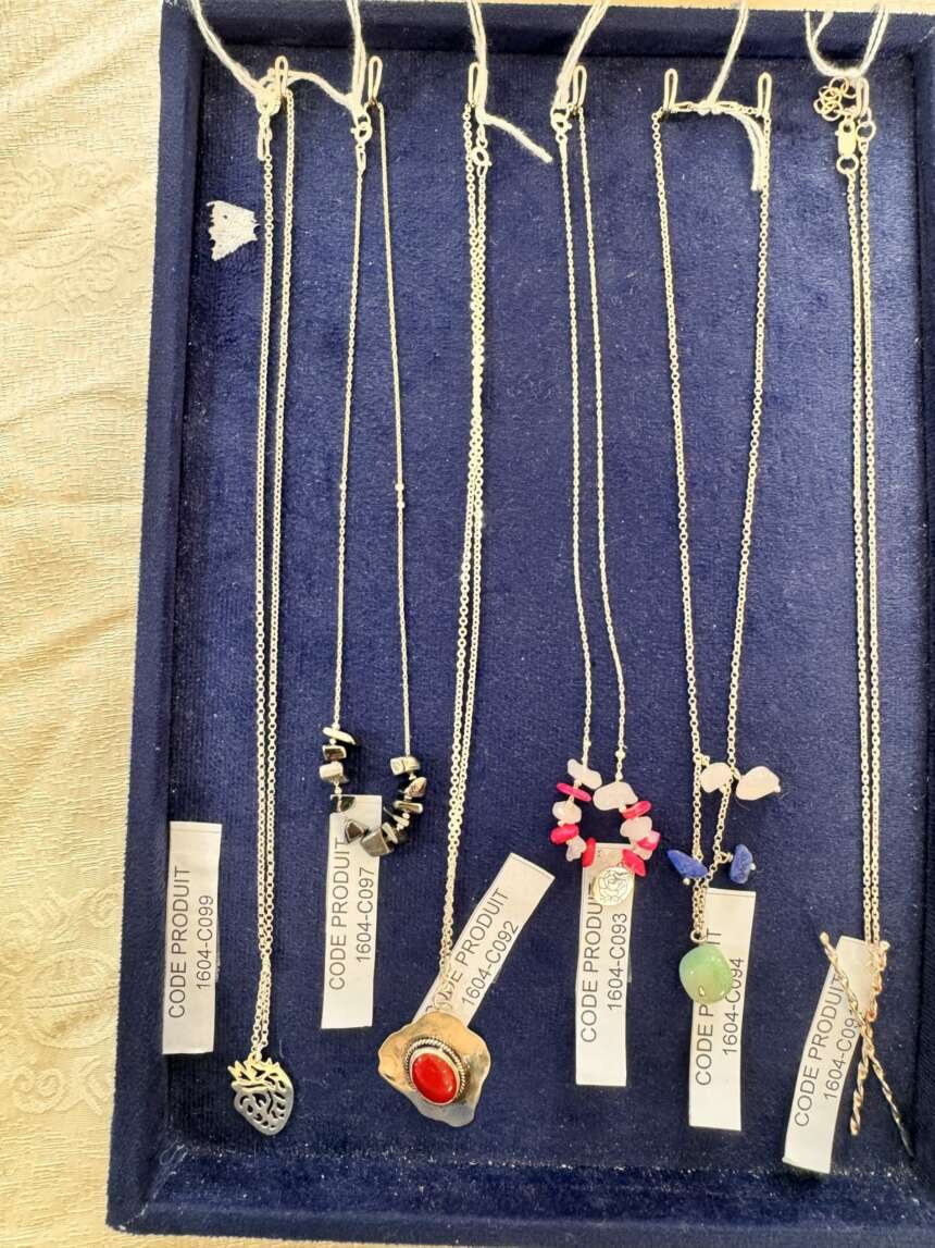 Collier en argent à pendentif cabochon et perles