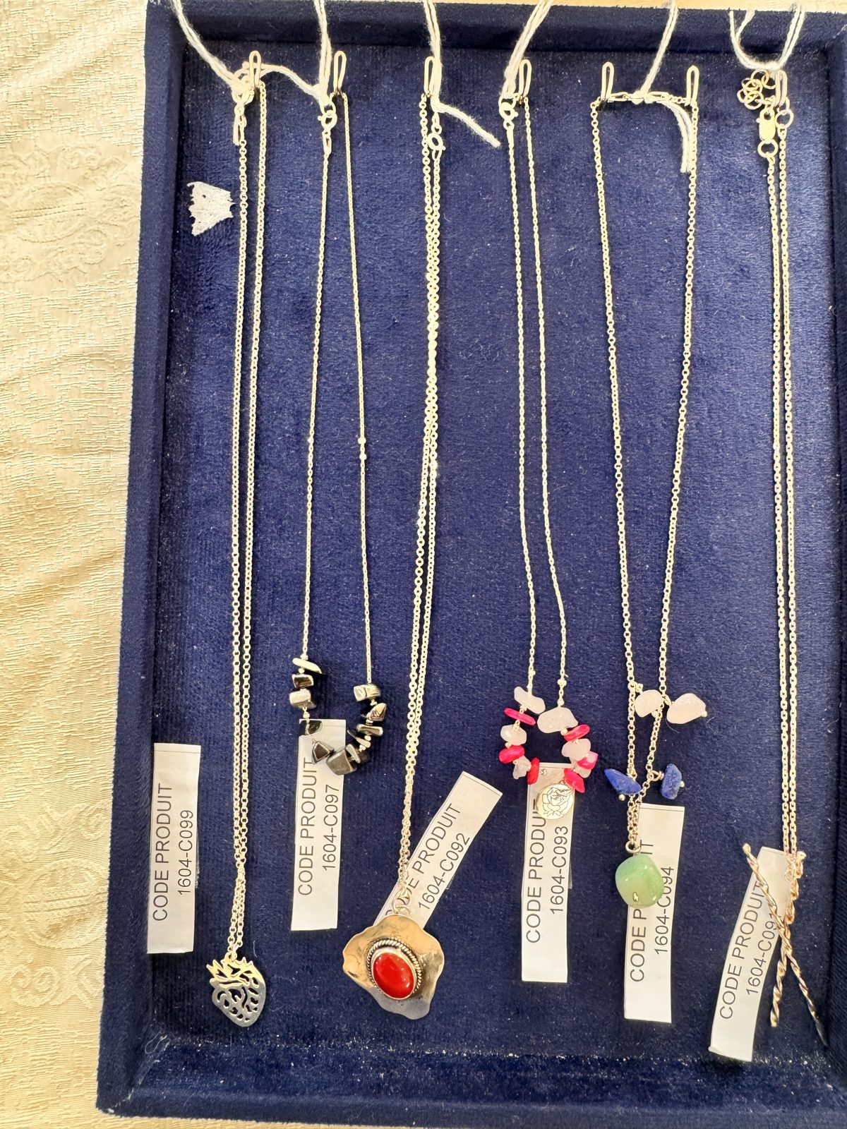 Collier en argent à pendentif perles et pierre