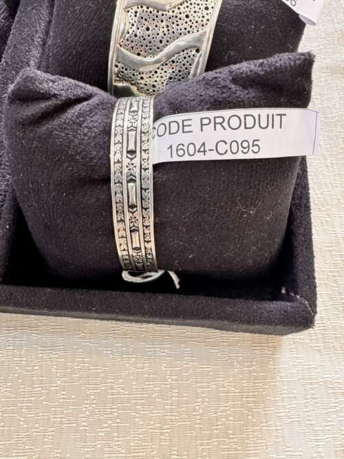 Bracelet manchette ciselé et ajouré en argent