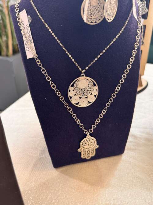 Collier double rang en argent à pendentif main de Fatma