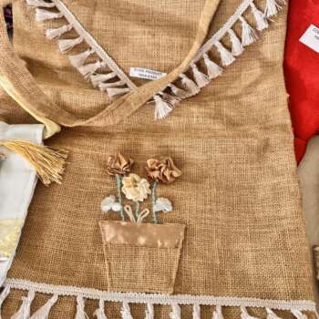 Sac en jute à fleurs brodées