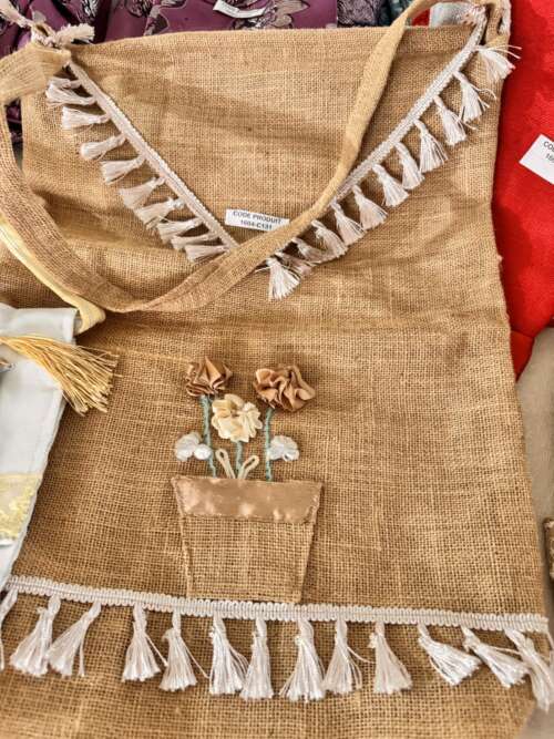 Sac en jute à fleurs brodées