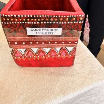 Cache-pot peint rouge ethnique