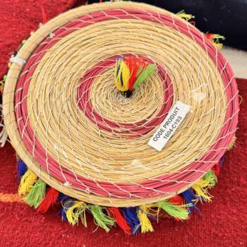Chapeau en palmier à pompons
