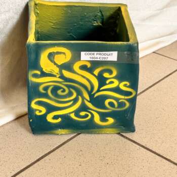 Cache-pot peint vert et jaune
