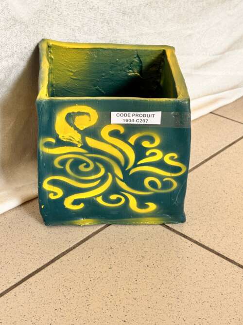 Cache-pot peint vert et jaune