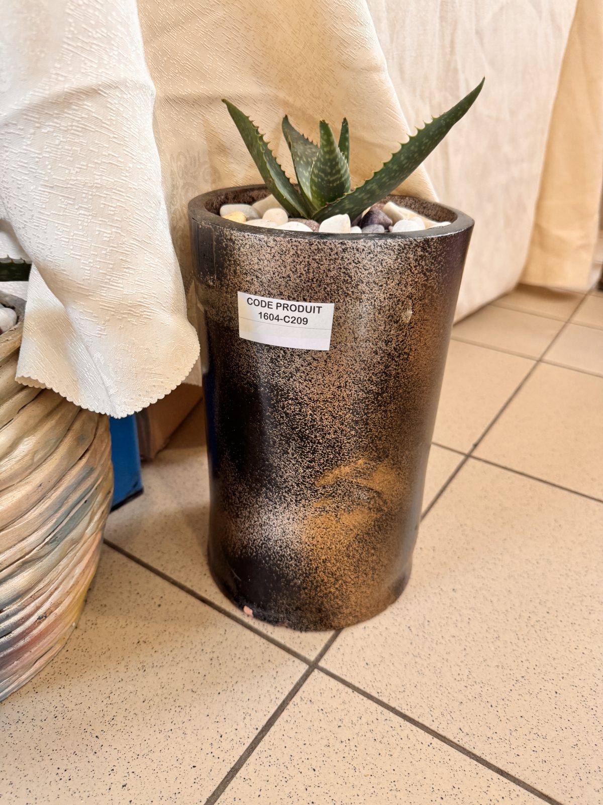 Cache-pot haut en céramique noire