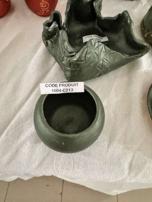 Coupe décorative en céramique verte